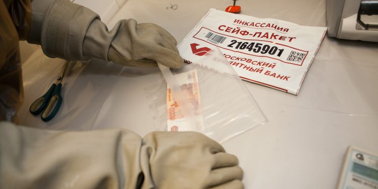 Украинские пограничники нашли у гражданина Молдовы радиоактивные деньги | FOTO