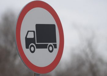 Кишиневские муниципальные советники партии «ШОР» ищут решение проблемы движения грузового транспорта, который разрушает одну из столичных улиц | VIDEO