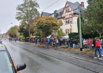 Din toate colțurile lumii, diaspora se mobilizează și votează. Cozi la secțiile de peste hotare dis-de-dimineață | VIDEO