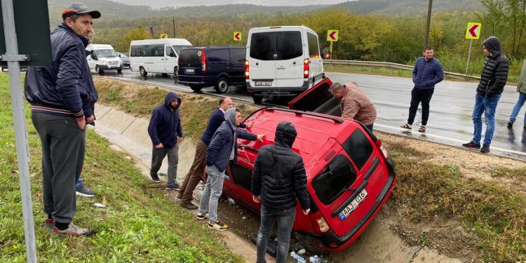Accident grav la Peresecina. O mașină s-a inversat