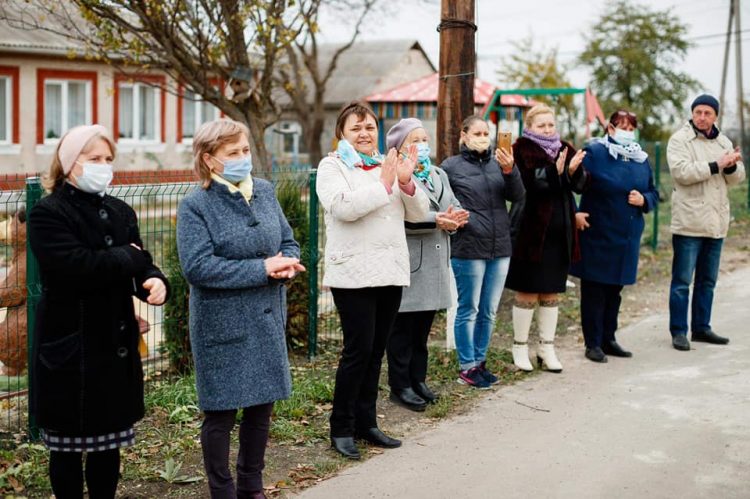 Un teren de joacă pentru copii a fost amenajat la inițiativa deputatului Platformei „Pentru Moldova”, Corneliu Padnevici, într-un sat din raionul Soroca