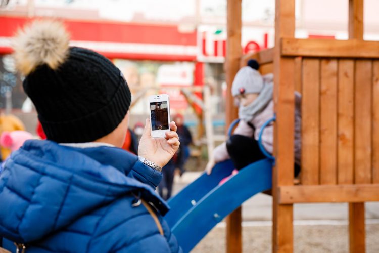 Un nou teren de joacă pentru copii, amenajat în orașul Căușeni la inițiativa deputatului Platformei “Pentru Moldova”, Grigore Repeșciuc