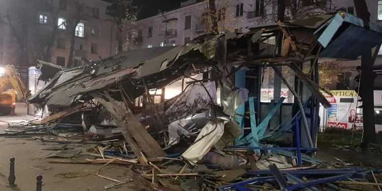 В Кишиневе снесли остановку общественного транспорта на бульваре Штафена чел Маре