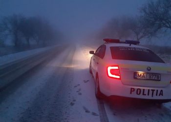 Ninsoare și ceață la Ștefan-Vodă. IGP îndeamnă șoferii să nu pornească la drum dacă mașinile nu au roți de iarnă | FOTO