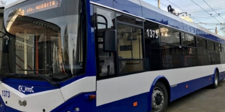 Когда в столичных троллейбусах начнут тестировать электронную систему оплаты