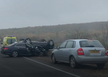 Accident cumplit pe traseul Chișinău-Peresecina: O mașină s-a inversat, iar alta, făcută zob | FOTO