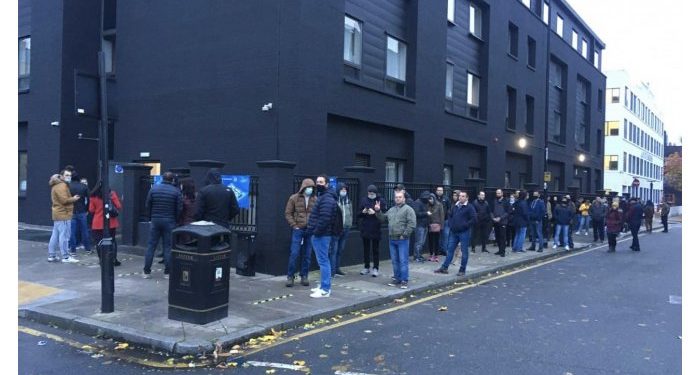 Эксцессы при голосовании наших сограждан во Франкфурте: сообщение о бомбе, забастовка и нехватка бюллетеней | VIDEO