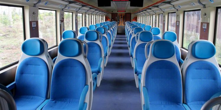 Elevii din Republica Moldova, care studiază în România, vor circula duminică gratuit cu trenul în oraşele cu secţii de votare