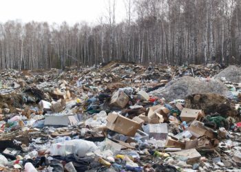 Locuitorii orașului Durlești amenință cu proteste: O groapă de gunoi neautorizată le dă bătăi de cap localnicilor | VIDEO