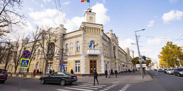 Инициативная группа молодёжи высказала замечания по проекту ремонта одной из столичных улиц. Что ответили в мунсовете | VIDEO