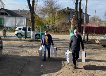 Școala profesională din Drochia şi grădinița din s. Cotova au primit în dar un lot de calculatoare, oferit de Corneliu Padnevici