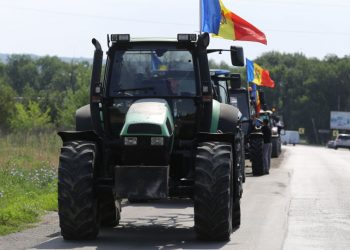 Agricultorii reiau protestele