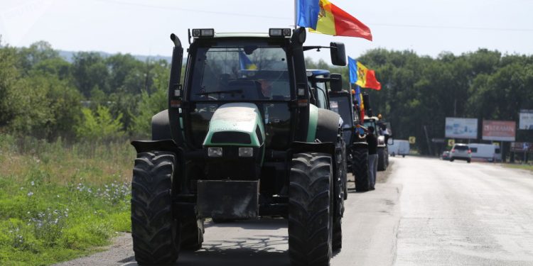 Agricultorii reiau protestele