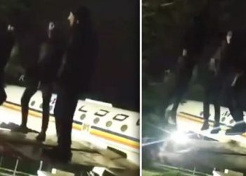 „Cu ce scop ați filmat filmulețul dat?”. Poliția a găsit adolescenții care s-au filmat dansând pe aripa avionului din fața Aeroportului