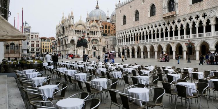 COVID-19 вносит коррективы в мировую жизнь: Наши соотечественники, живущие за рубежом рассказали, как переживают локдауны | VIDEO