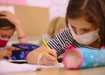 Numărul elevilor din țară plasați în carantină, față de săptămâna trecută, este aproape dublu