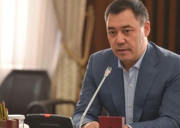 Исполняющий обязанности президента Киргизии сложил полномочия