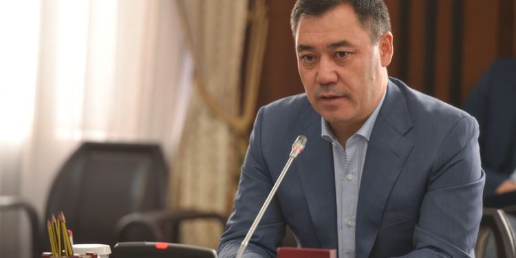 Исполняющий обязанности президента Киргизии сложил полномочия