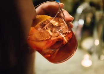 O femeie cu un copil de un an în brațe, în stare de ebrietate avansată la volan. Declarațiile șoferiței