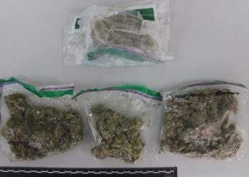 Un tânăr din capitală a venit la poștă pentru a-și lua un colet, însă a fost încătușat | VIDEO