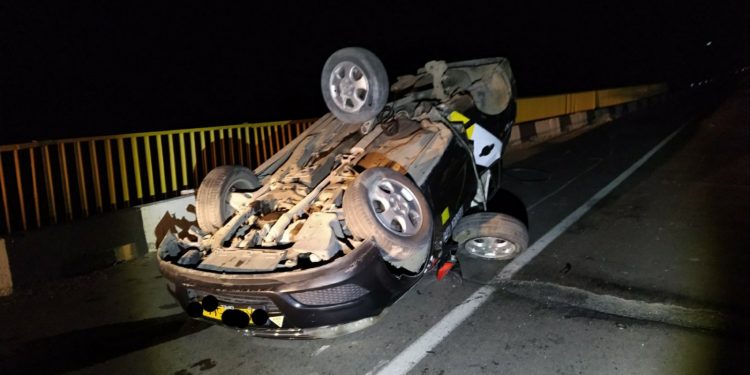 Accident violent la Călărași: Un taximetrist beat criță s-a răsturnat cu mașina