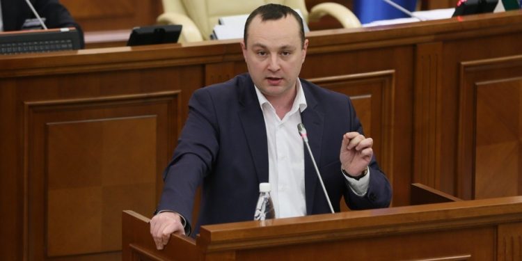 Депутат ПСРМ Влад Батрынча требует призвать к законному ответу тех, кто препятствовал проведению президентских выборов в селе Варница | VIDEO