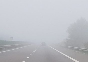 Atenție, șoferi și pietoni! Se circulă în condiții de ceață densă