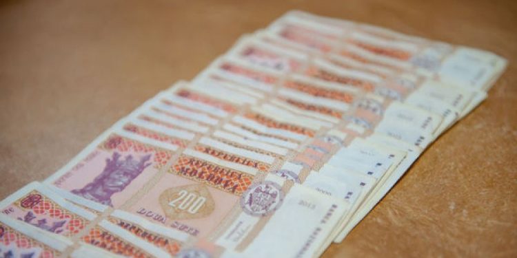 Sondaj: Ce salariu vor moldovenii pentru a nu pleca din țară