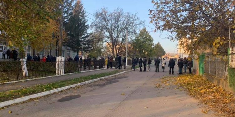 La Varnița, alegătorii din stânga Nistrului au format cozi la secțiile votare