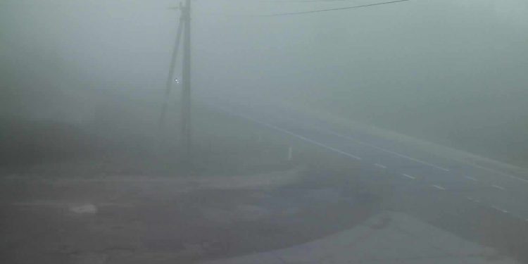 Fiți atenți la drum! Mai multe trasee din țară au fost cuprinse de ceață