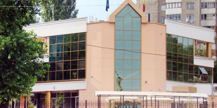COVID-19: Secția consulară a Ambasadei României la Chișinău își suspendă temporar activitatea, din cauza suspiciunii de infectare a unui angajat