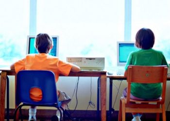 A doua zi după turul II al alegerilor, elevii din peste 700 de școli din țară vor face lecții online