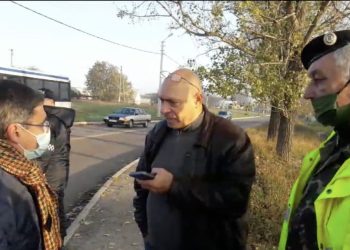 Foști combatanți și persoane politice, la punctul de trecere de la Varnița-Bender. Se ține evidența mașinilor care merg spre secția de vot