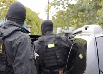 Va omorî pe copii, dacă fosta soție nu se întoarce la el: Bărbatul, care a luat ostatici trei copii minori, este vizat și în alte cauze penale prin cumul, inclusiv omor din imprudență | VIDEO