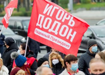 Miting în susținerea lui Igor Dodon. Înarmați cu lozinci anti-Maia Sandu, manifestanții au scandat „Victorie” și „Dodon președinte” | VIDEO