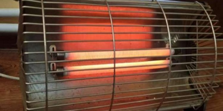 O femeie din Drochia, transportată la spital după ce a suportat arsuri din cauza unui reșou electric