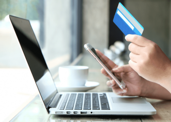 Veste proastă pentru iubitorii de shopping online: Coletele mai scumpe de 100 euro ar putea fi impozitate la intrarea în R. Moldova