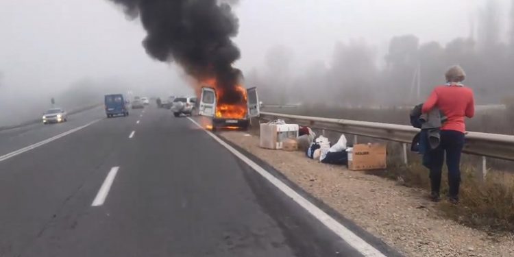 O vagonetă, mistuită de flăcări pe traseul Chișinău-Orhei | VIDEO
