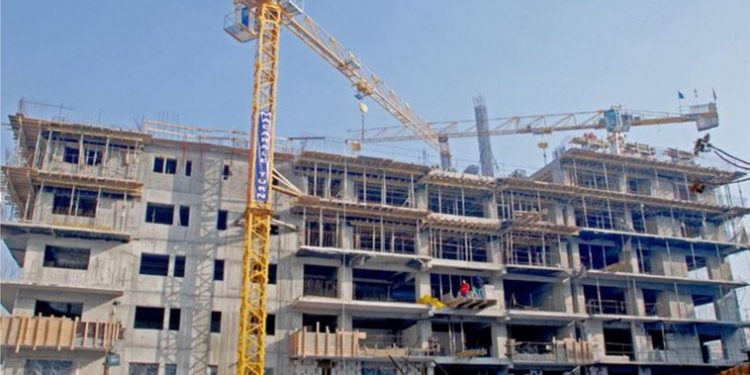 Tragedie pe un șantier, la Durlești. Un bărbat a căzut în gol de la etajul zece