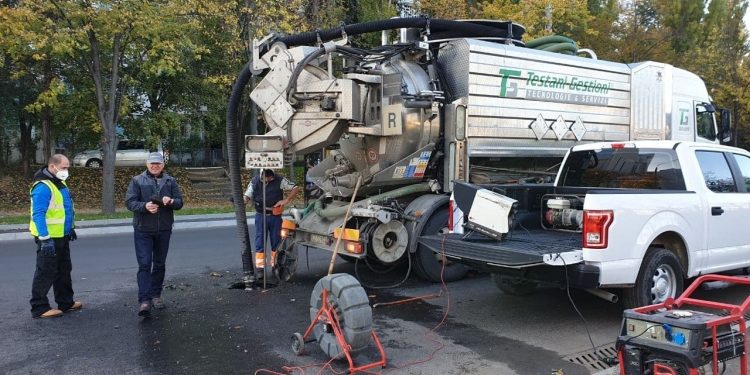 Primăria Capitalei: Începe curățarea canalizării pluviale. Problema inundațiilor va fi soluționată