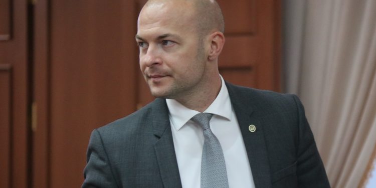 Директора Агентства по лекарствам отправили в отставку. Кто будет руководителем учреждения