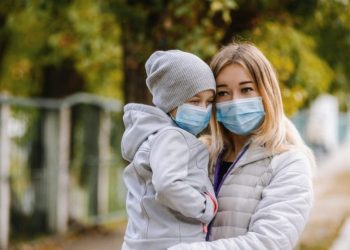 Reguli noi în Capitală: Purtarea măștii, obligatorie și în spațiile deschise. Fără matinee și petreceri corporative