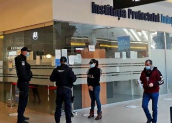 Captură impresionantă: 1 milion de €, ascunși în casele unor polițiști din România