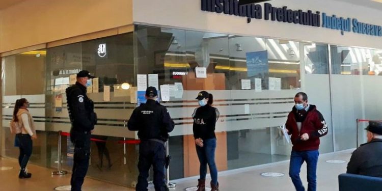 Captură impresionantă: 1 milion de €, ascunși în casele unor polițiști din România