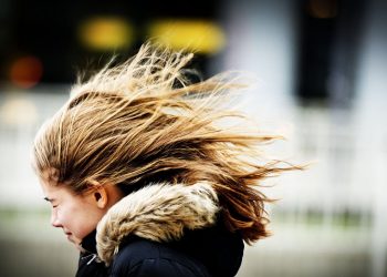 Meteorologii au emis Cod galben de vânt