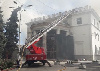 La mai bine de o lună de la tragicul incendiu, au început lucrările de demontare la Filarmonica Națională | VIDEO