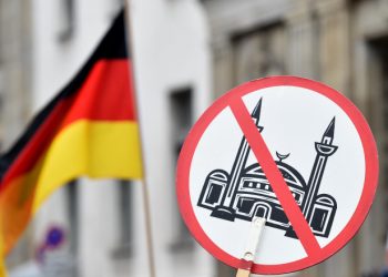 Complot terorist dejucat în Germania. 12 bărbați plănuiau să atace moschei și să omoare musulmani