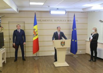 Platforma «Pentru Moldova» a prezentat un șir de inițiative legislative prioritare: farmacii sociale, medicamente gratuite și reformarea justiției | VIDEO