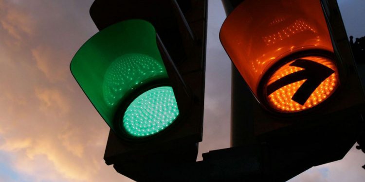 Pe strada Albișoara din Chișinău sunt instalate semafoare inteligente