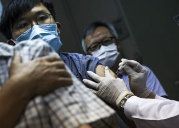 China a vaccinat deja un milion de oameni cu trei seruri experimentale anti-COVID